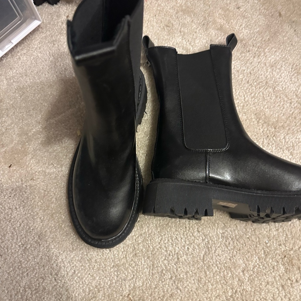 Black Leather Chunky Chelsea Boots - Picture 3 of 4
